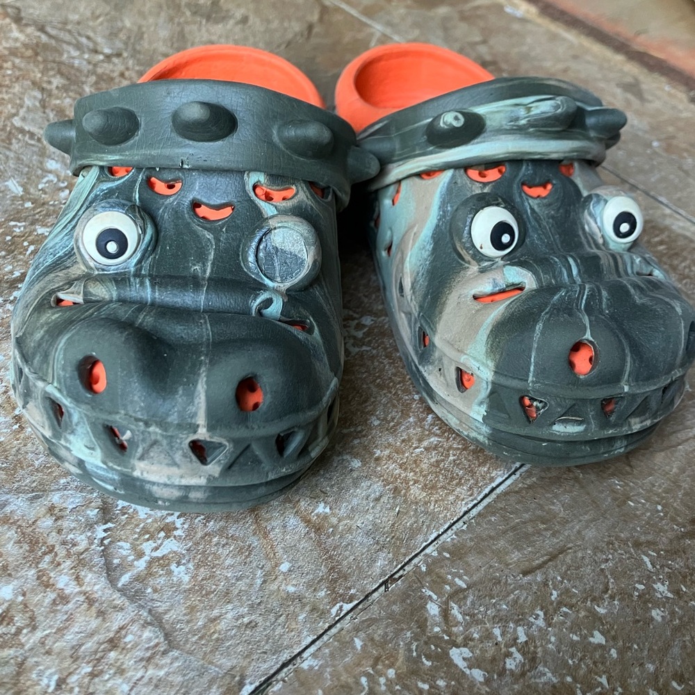 alligator croc style kids shoes
